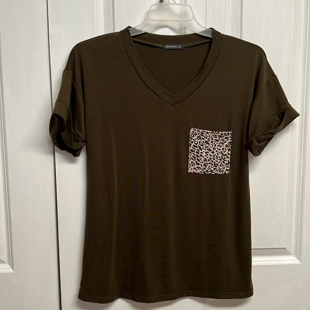 Miholl Dark Moss Green Leopard Print Pocket V Neck Tee Shirt Size S